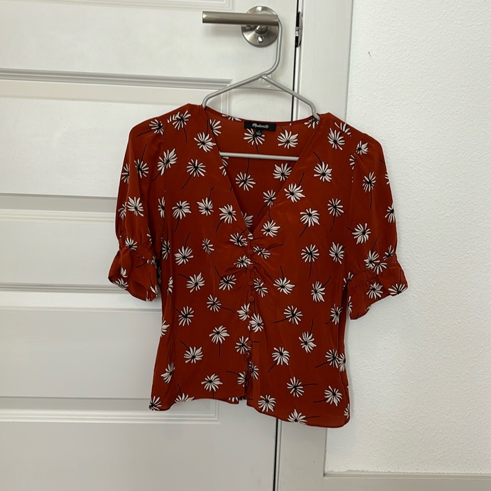 Madewell flowy silk flower top, size 4
